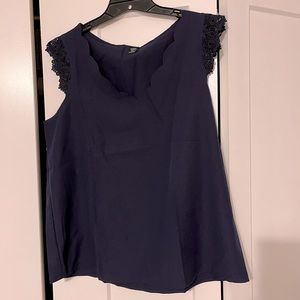 Short-sleeves scallop neck blouse